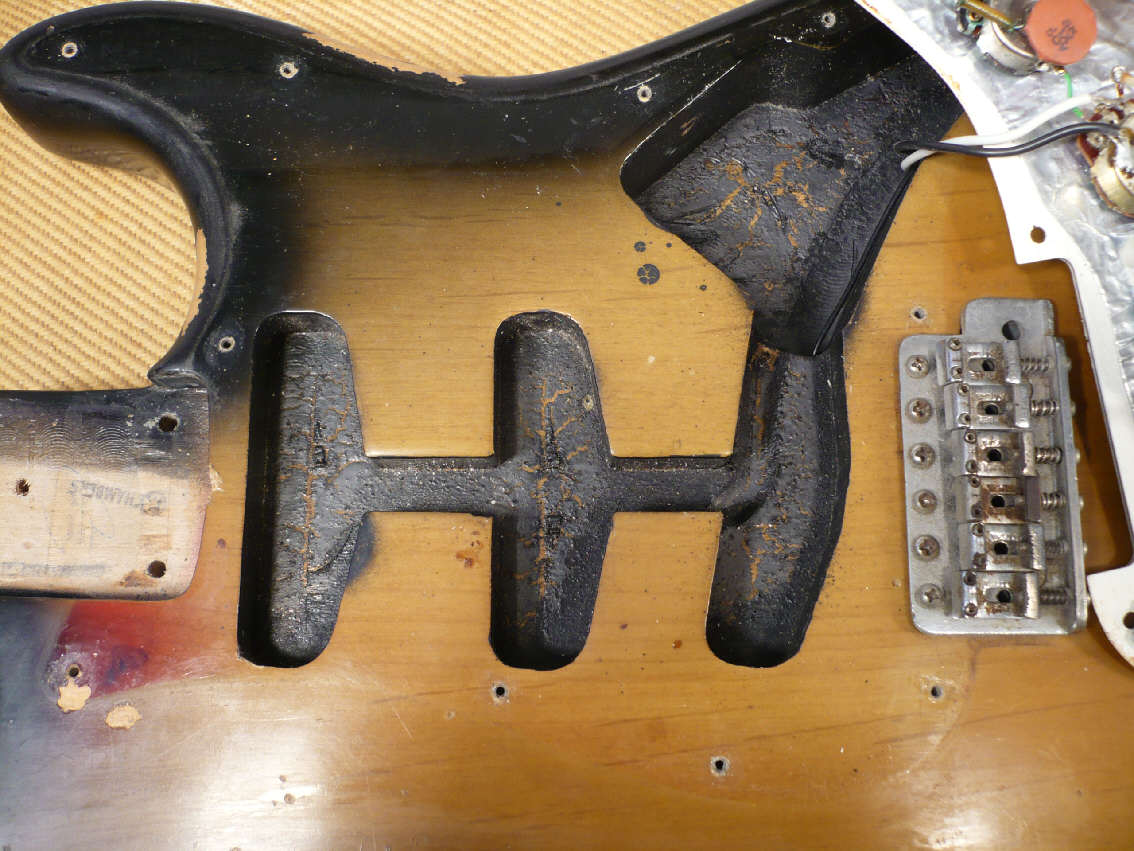 Fender Stratocaster 1965-70 sunburst e.jpg